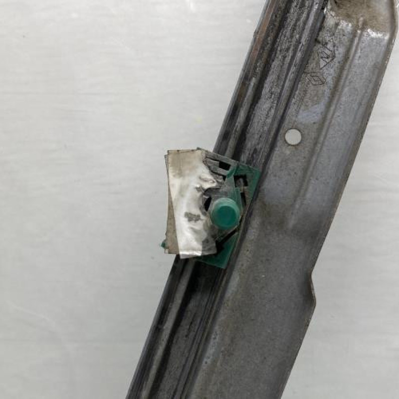 Leve vitre electrique avant gauche RENAULT CLIO 3 Photo n°3