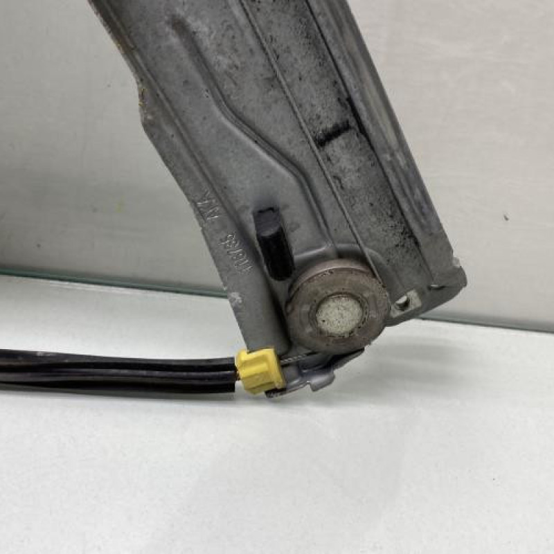 Leve vitre electrique avant gauche RENAULT CLIO 3 Photo n°7
