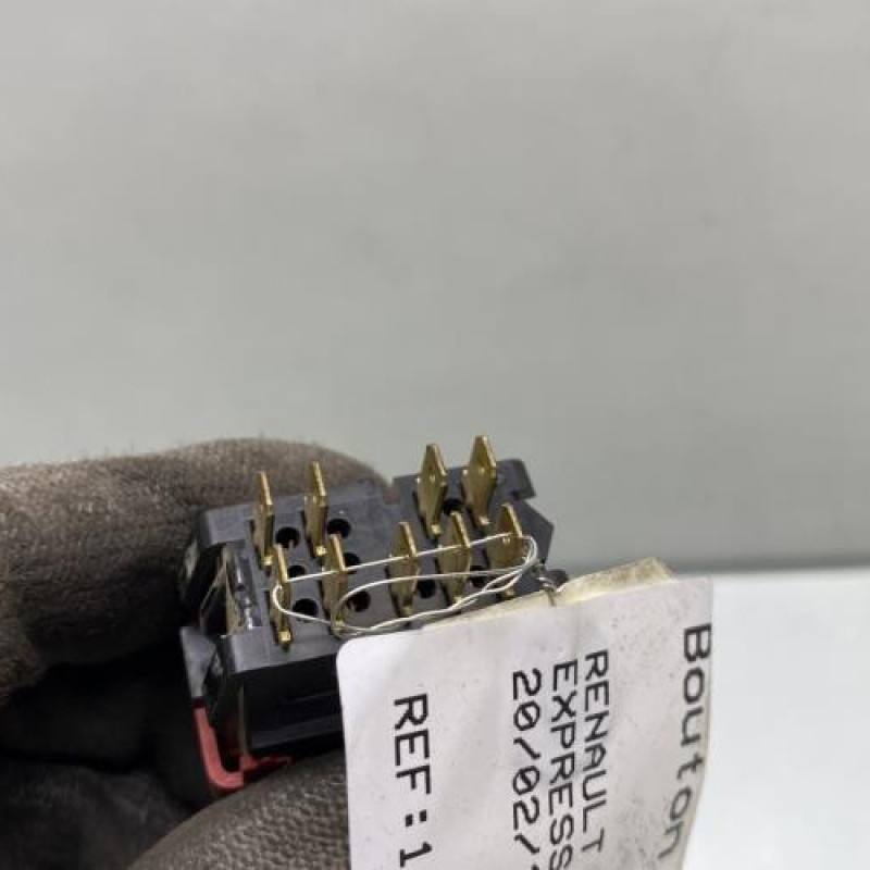 Bouton de warning RENAULT EXPRESS Photo n°3