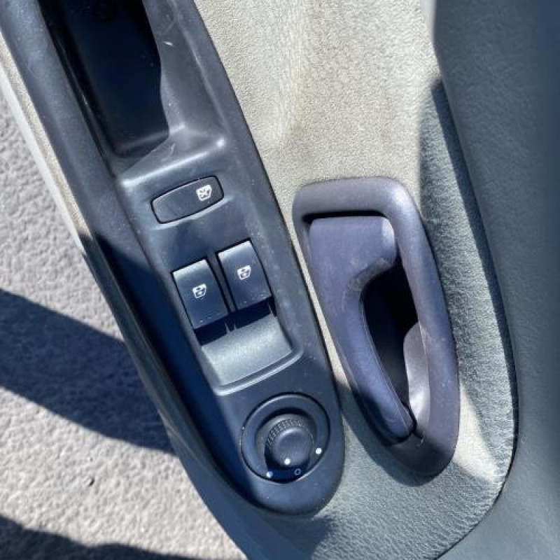 Bouton de warning RENAULT CLIO 2 Photo n°13