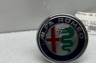 Bouton de coffre ALFA ROMEO GIULIETTA 2 Photo n°1