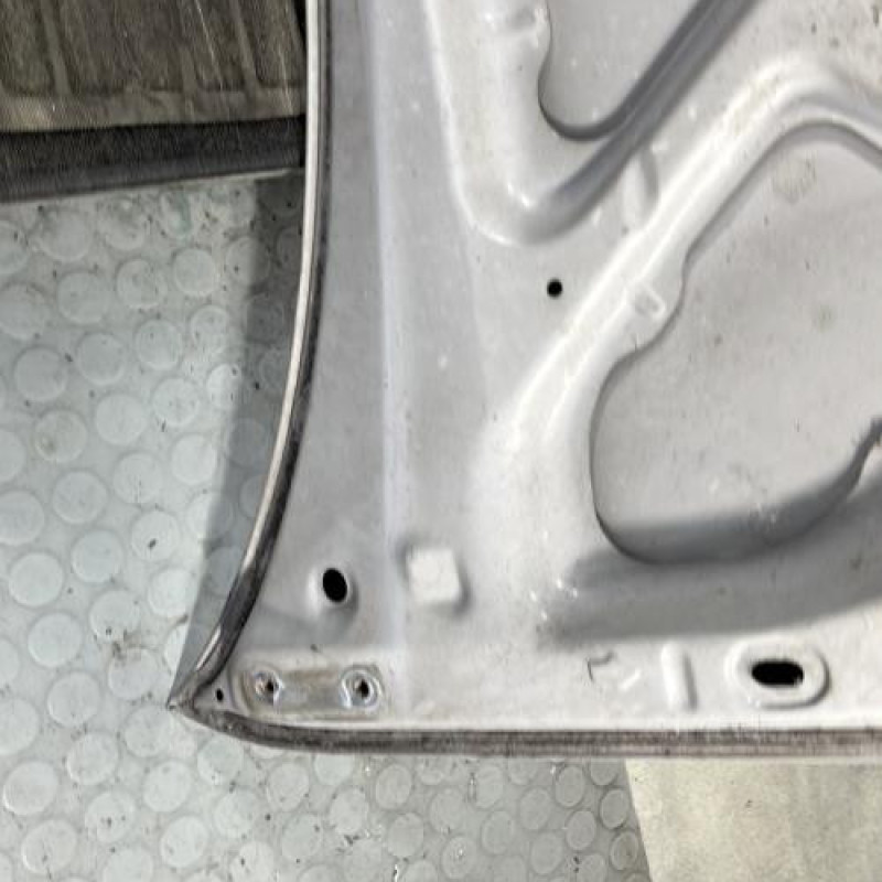Capot TOYOTA YARIS 1 Photo n°8