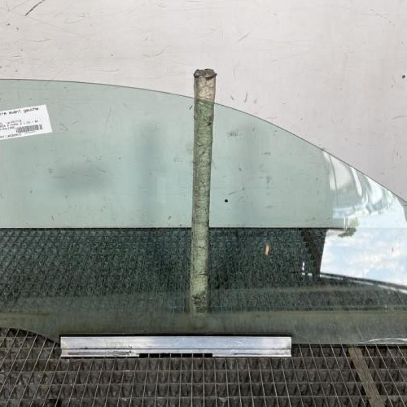 Vitre avant gauche OPEL CORSA B Photo n°4