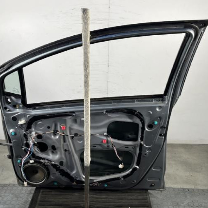 Porte avant droit TOYOTA YARIS 2 Photo n°6
