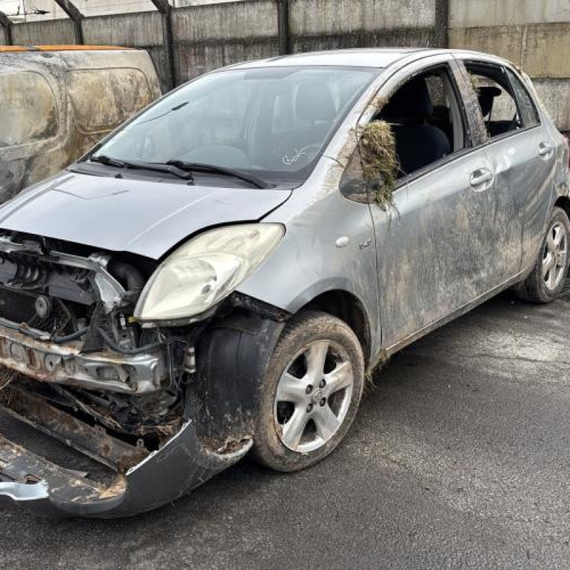 Porte avant droit TOYOTA YARIS 2 Photo n°8