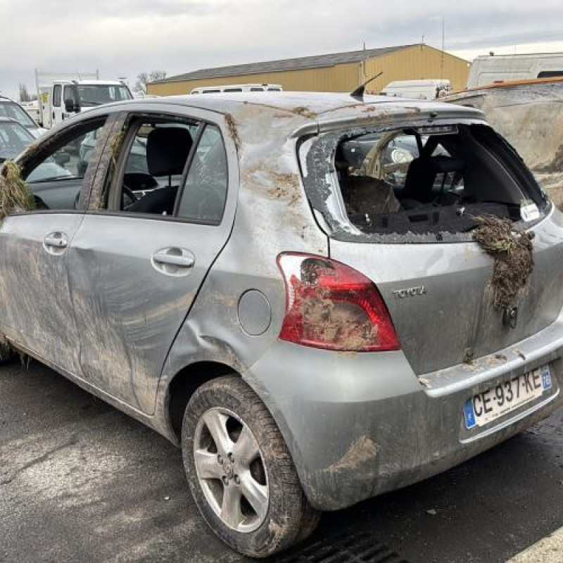 Porte avant droit TOYOTA YARIS 2 Photo n°11