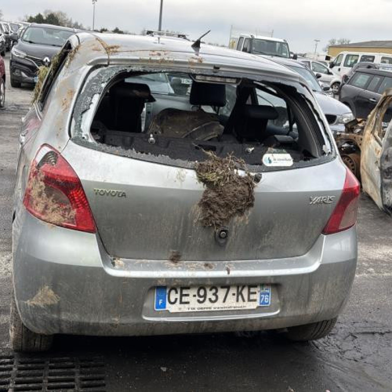 Porte avant droit TOYOTA YARIS 2 Photo n°12