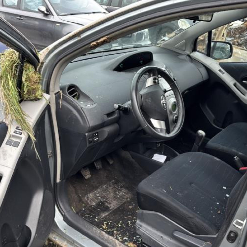 Porte avant droit TOYOTA YARIS 2 Photo n°16
