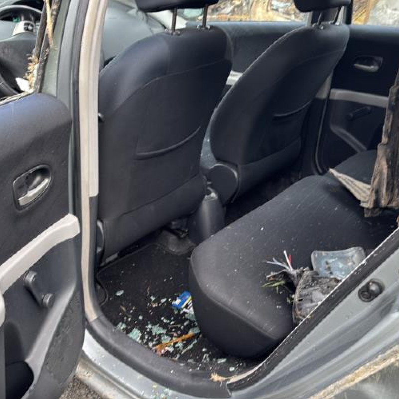Porte avant droit TOYOTA YARIS 2 Photo n°17