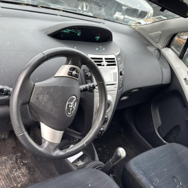 Porte avant droit TOYOTA YARIS 2 Photo n°19