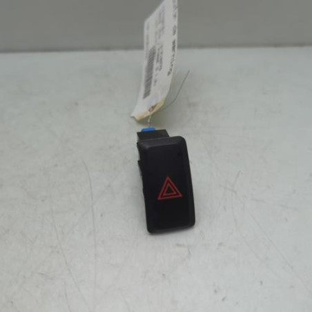 Bouton de warning MITSUBISHI SPACE STAR 3 Photo n°1
