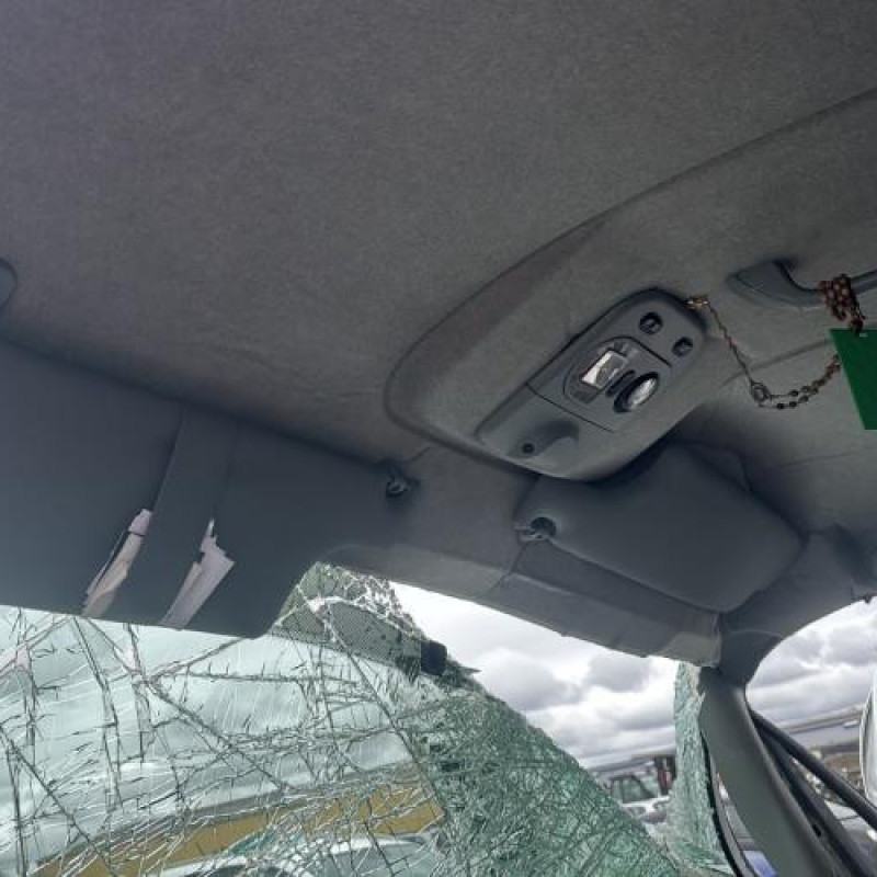 Feu arriere stop central RENAULT MASTER 2 Photo n°14