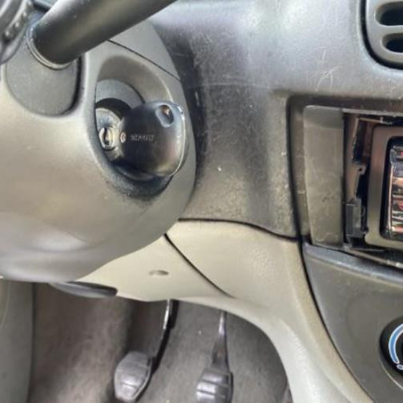 Bouton de warning RENAULT SCENIC 1 Photo n°4