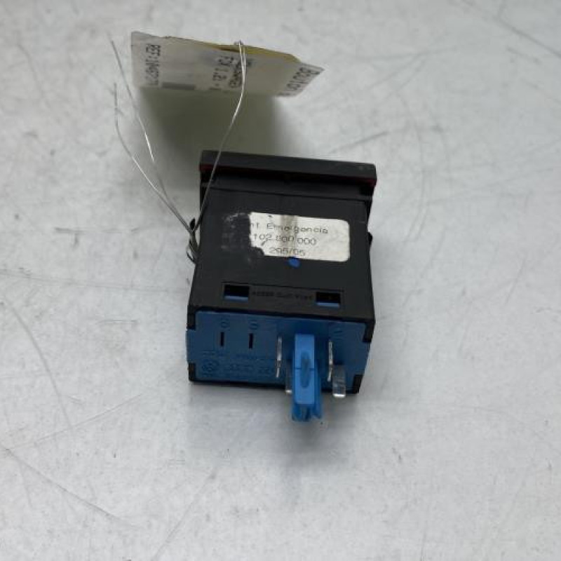 Bouton de warning VOLKSWAGEN FOX Photo n°2