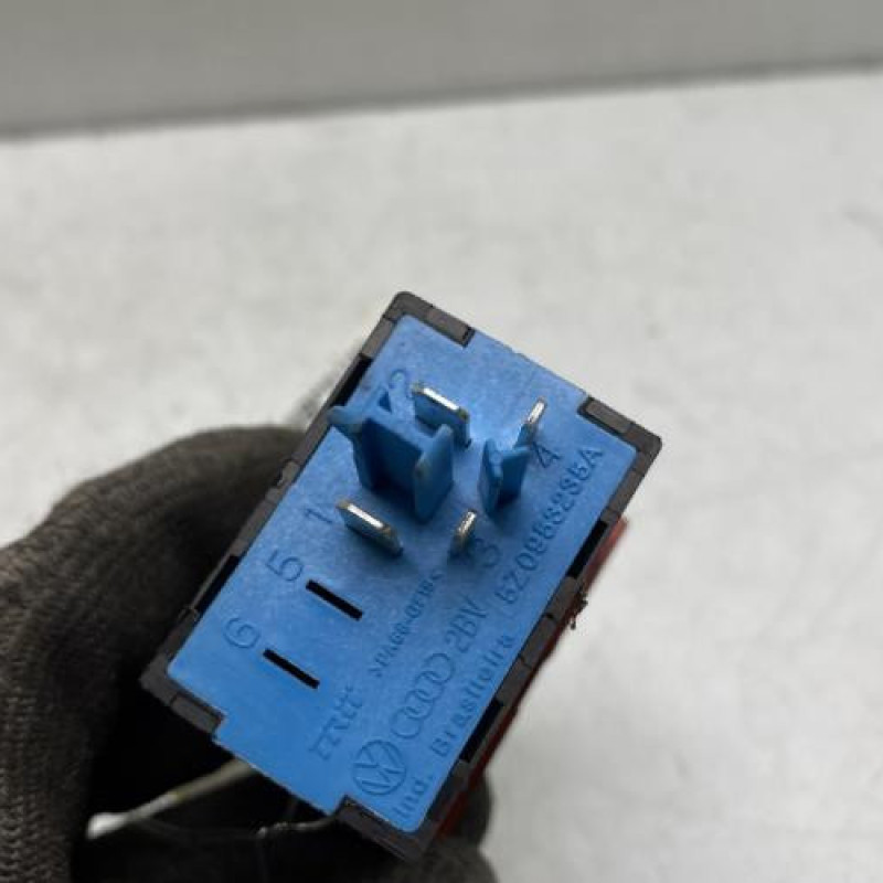 Bouton de warning VOLKSWAGEN FOX Photo n°3