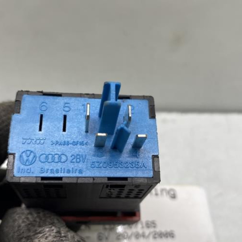 Bouton de warning VOLKSWAGEN FOX Photo n°4