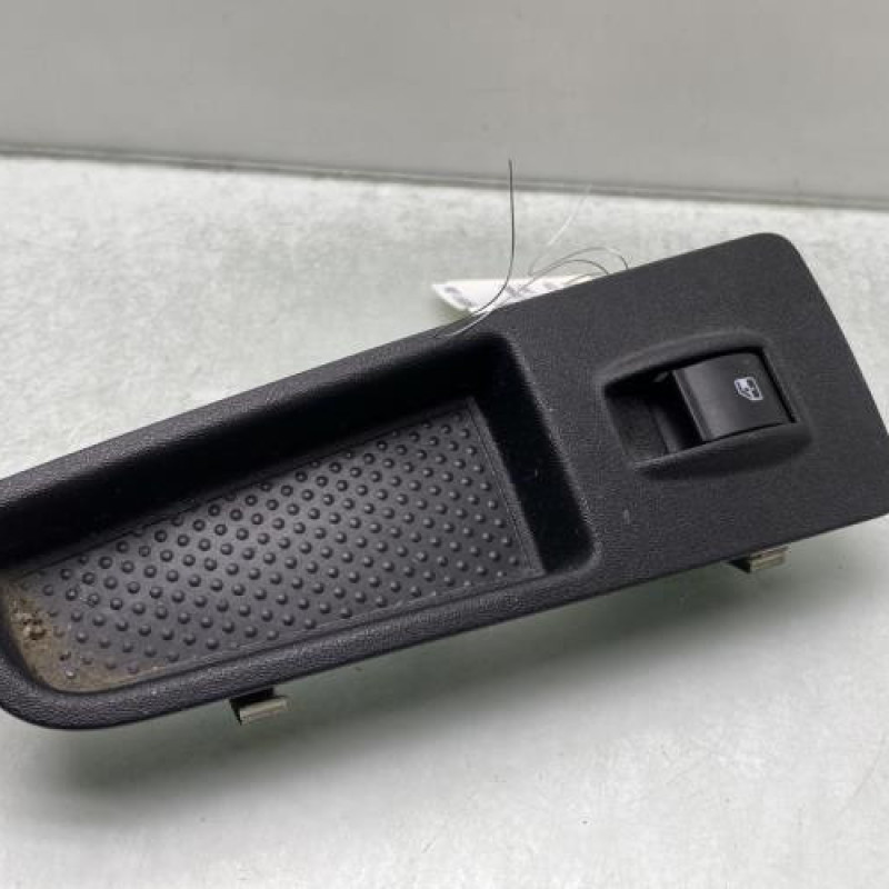 Interrupteur de leve vitre avant droit FIAT GRANDE PUNTO Photo n°1