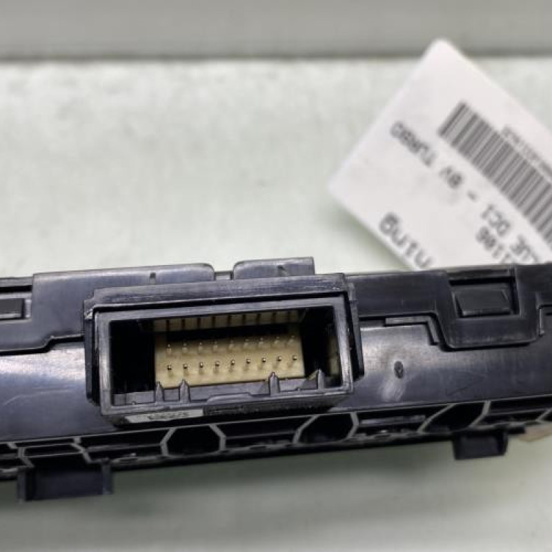 Bouton de warning RENAULT CLIO 5 Photo n°3