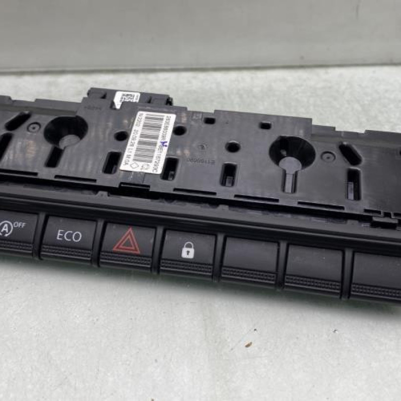 Bouton de warning RENAULT CLIO 5 Photo n°5