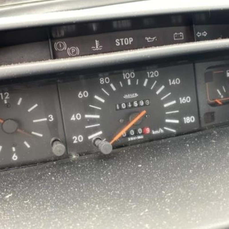 Bouton de warning PEUGEOT 205 Photo n°9