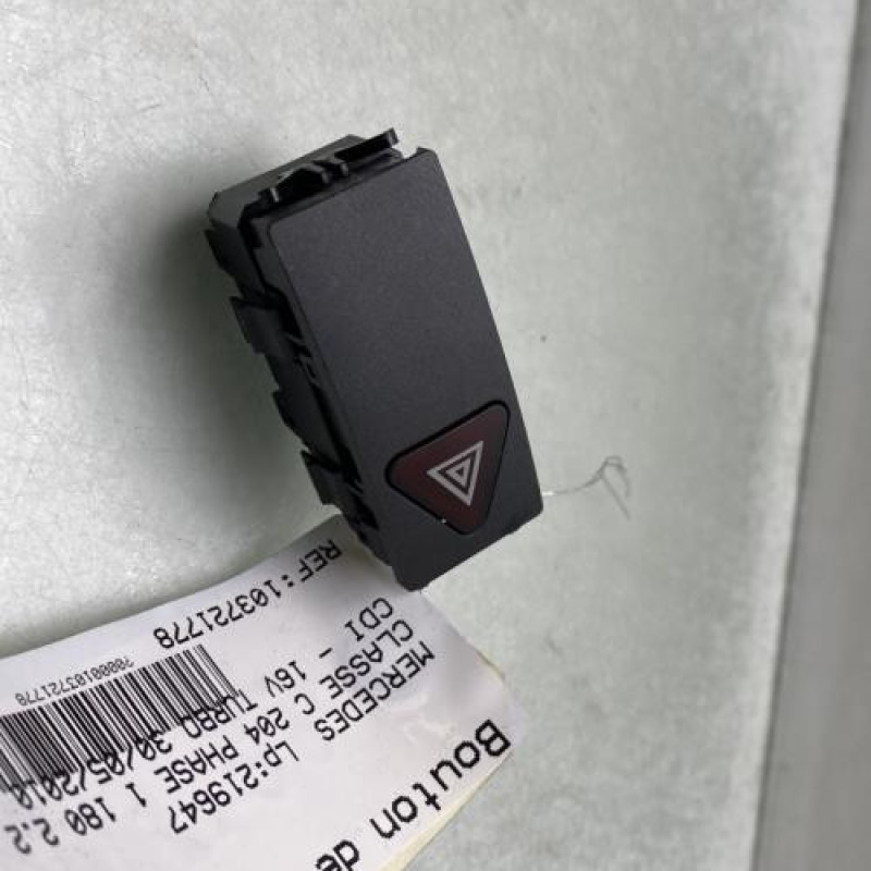 Bouton de warning MERCEDES CLASSE C 204 Photo n°1