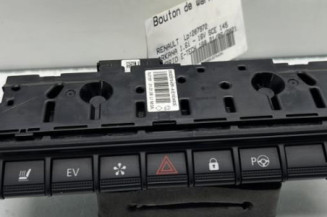 Bouton de warning RENAULT ARKANA Photo n°1