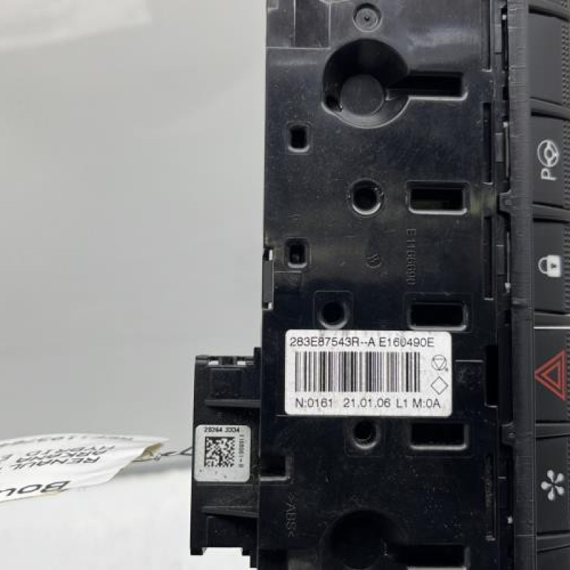 Bouton de warning RENAULT ARKANA Photo n°2