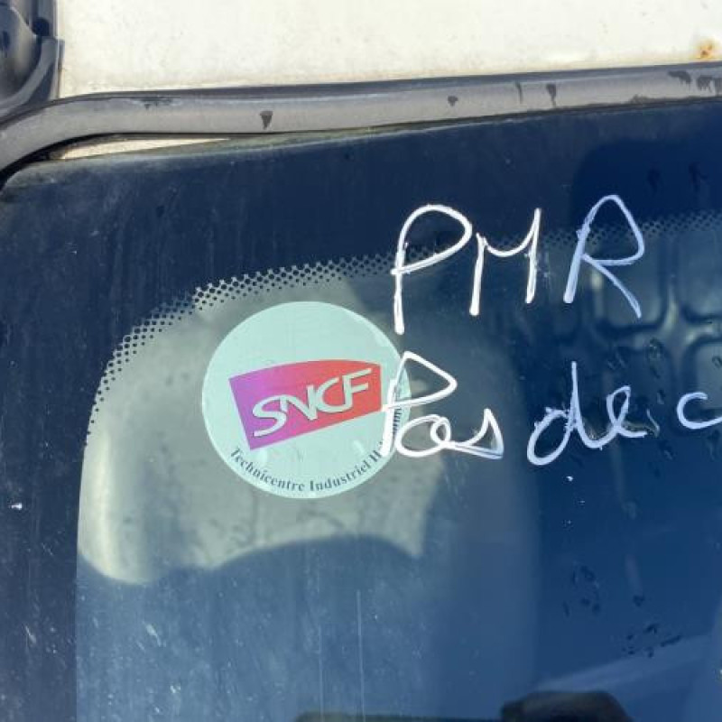 Feu arriere stop central RENAULT KANGOO 1 Photo n°16