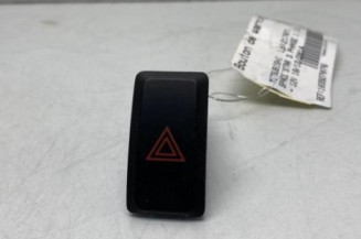Bouton de warning MITSUBISHI SPACE STAR 3 Photo n°1