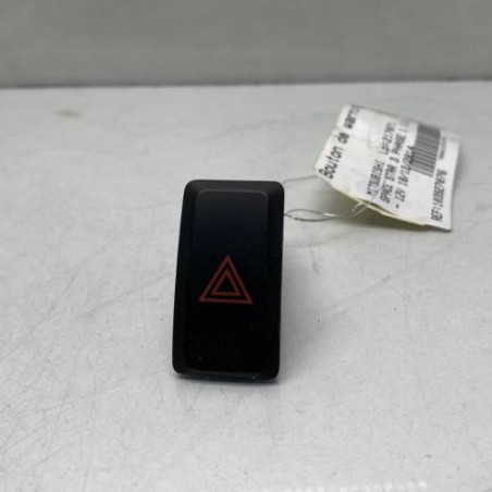 Bouton de warning MITSUBISHI SPACE STAR 3 Photo n°1