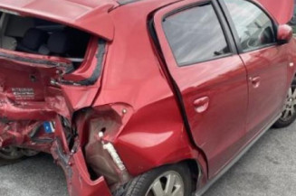 Bouton de warning MITSUBISHI SPACE STAR 3