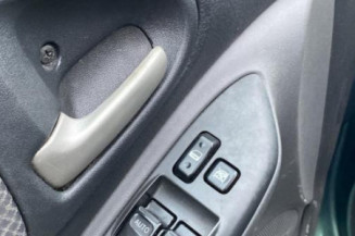 Vitre avant droit TOYOTA YARIS 1