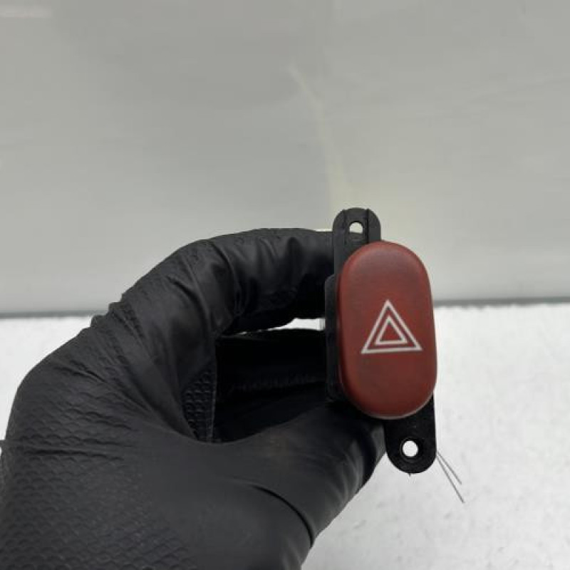 Bouton de warning RENAULT TRAFIC 1 Photo n°1