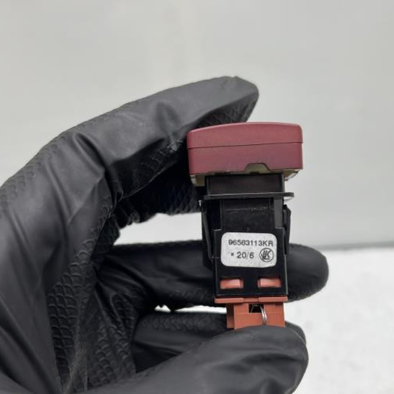 Bouton de warning PEUGEOT PARTNER 2 Photo n°4