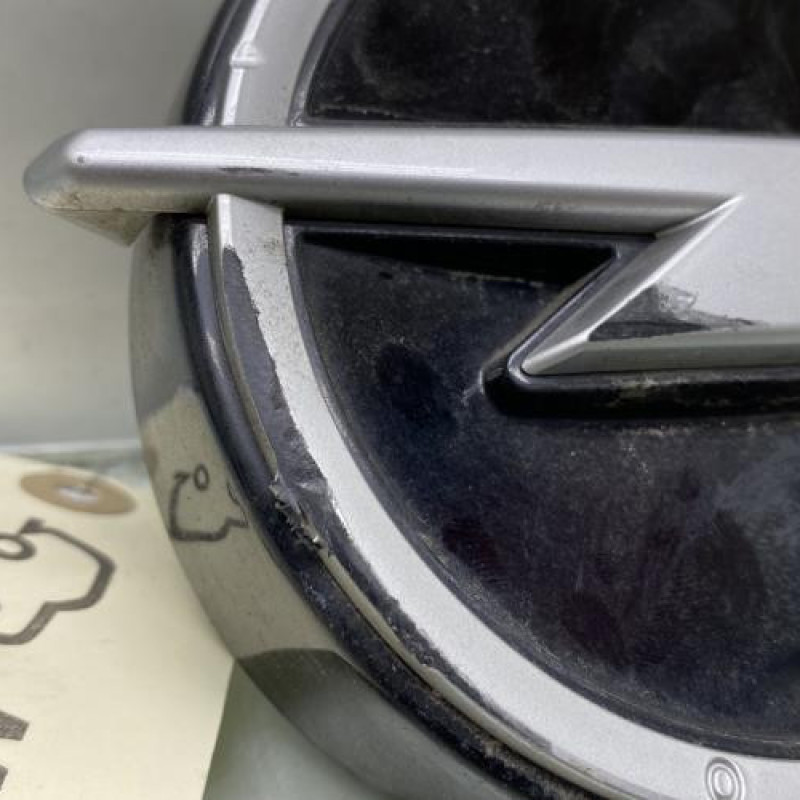 Bouton de coffre OPEL CORSA F Photo n°2