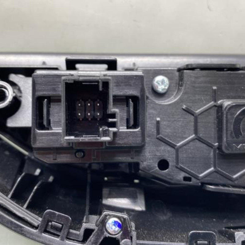 Bouton de warning OPEL CORSA F Photo n°4