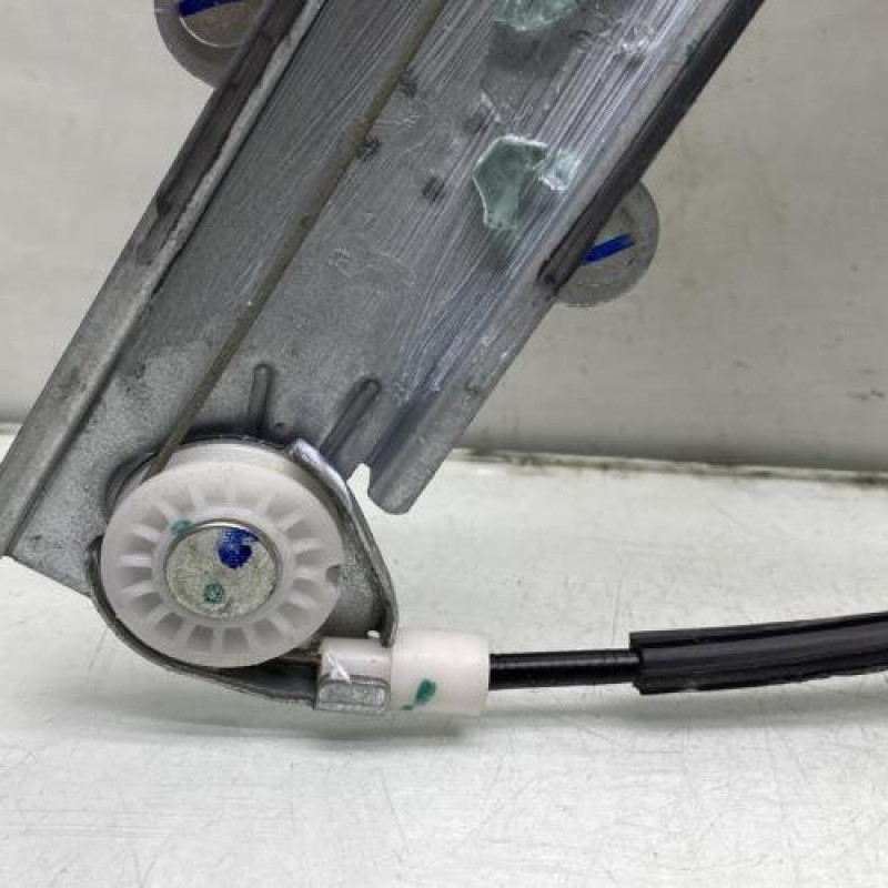 Leve vitre electrique avant gauche HYUNDAI I 10 2 Photo n°4