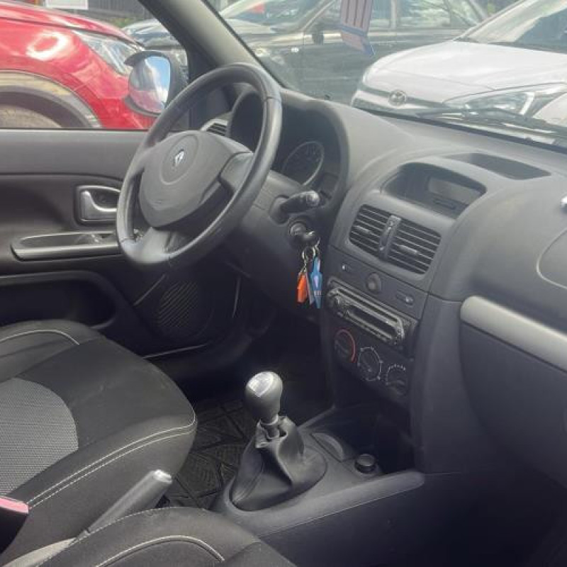 Malle/Hayon arriere RENAULT CLIO 2 CAMPUS Photo n°13