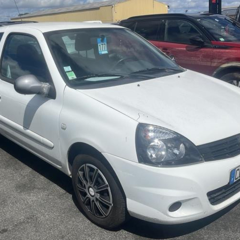 Malle/Hayon arriere RENAULT CLIO 2 CAMPUS Photo n°14