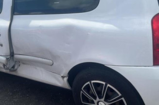Vitre avant droit RENAULT CLIO 2 CAMPUS