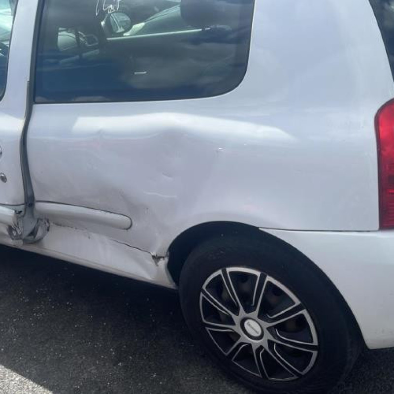 Vitre avant droit RENAULT CLIO 2 CAMPUS Photo n°16