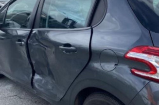 Calculateur moteur PEUGEOT 208 1