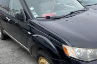 Pare boue avant gauche MITSUBISHI OUTLANDER 2