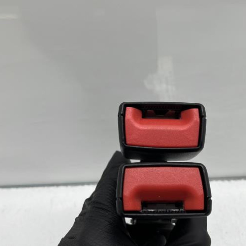 Attache ceinture arriere gauche VOLKSWAGEN GOLF 7 Photo n°3
