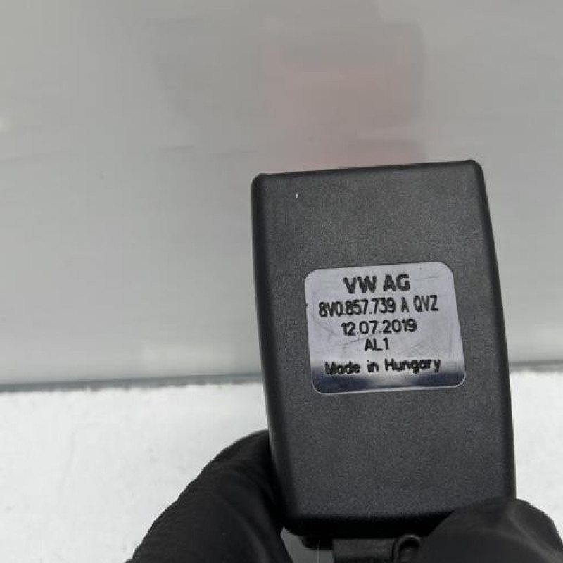 Attache ceinture arriere gauche VOLKSWAGEN GOLF 7 Photo n°4