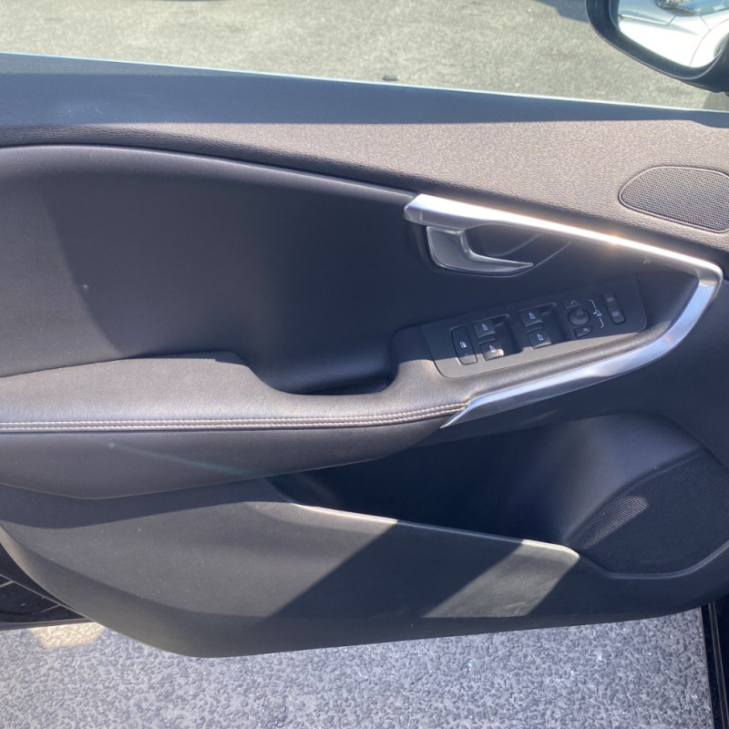 VOLVO V 40 2 PHASE 1 BREAK 2.0D D3 - 16V TURBO Photo n°11