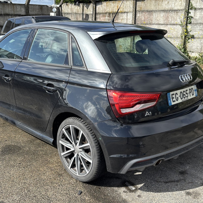 AUDI A1 1 SPORTBACK PHASE 2 1.4 TDI - 12V TURBO Photo n°4