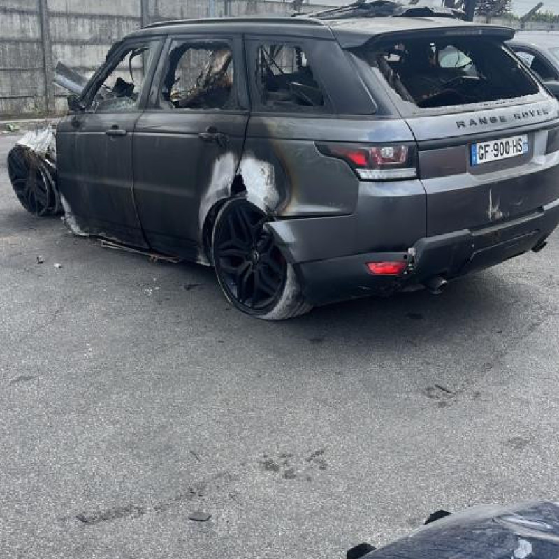 Pare boue arriere droit LAND ROVER RANGE ROVER 2 SPORT Photo n°8
