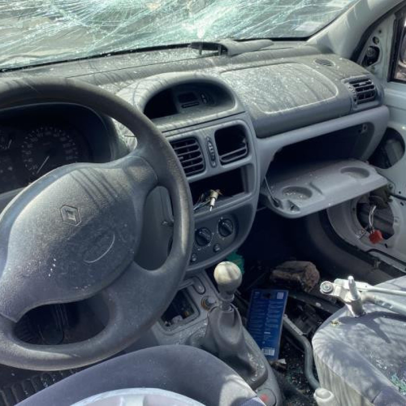 Aile avant droit RENAULT CLIO 2 Photo n°19