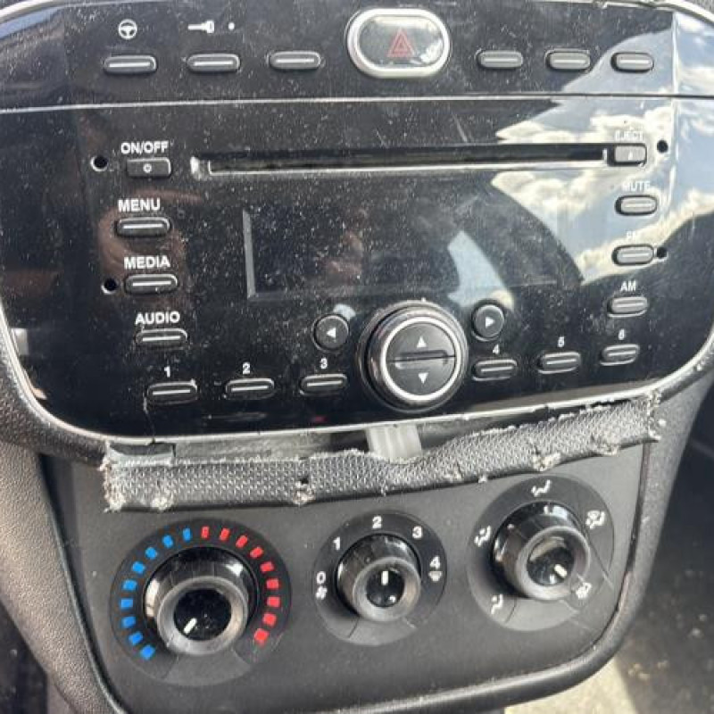 Vitre avant gauche FIAT GRANDE PUNTO Photo n°19